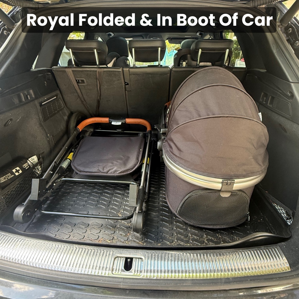 Carrinho Pet Royal dobrado no porta-malas